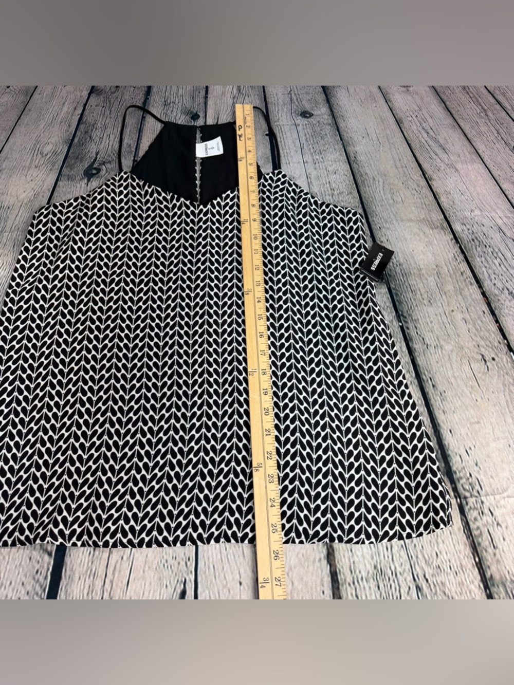 Express NWT Barcelona Reversible Cami Geometric Black White V-Neck Tank Medium - Picture 4 of 8